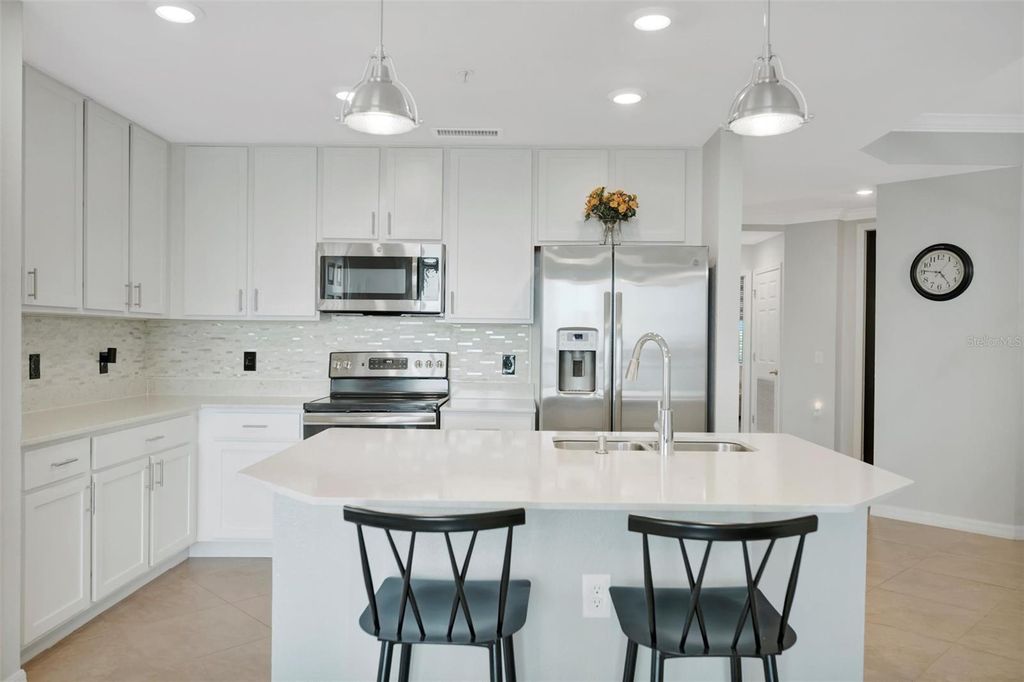 Image 11 of property listing at 1020 TIDEWATER SHORES LOOP 208, Bradenton, FL 34208