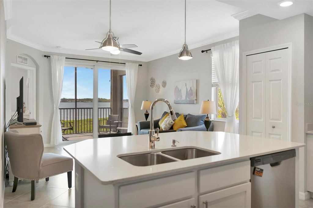 Image 13 of property listing at 1020 TIDEWATER SHORES LOOP 208, Bradenton, FL 34208