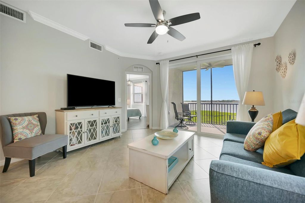 Image 15 of property listing at 1020 TIDEWATER SHORES LOOP 208, Bradenton, FL 34208