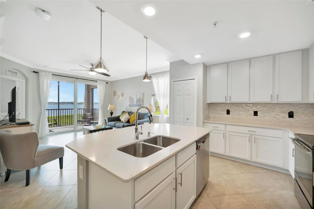 Image 4 of property listing at 1020 TIDEWATER SHORES LOOP 208, Bradenton, FL 34208