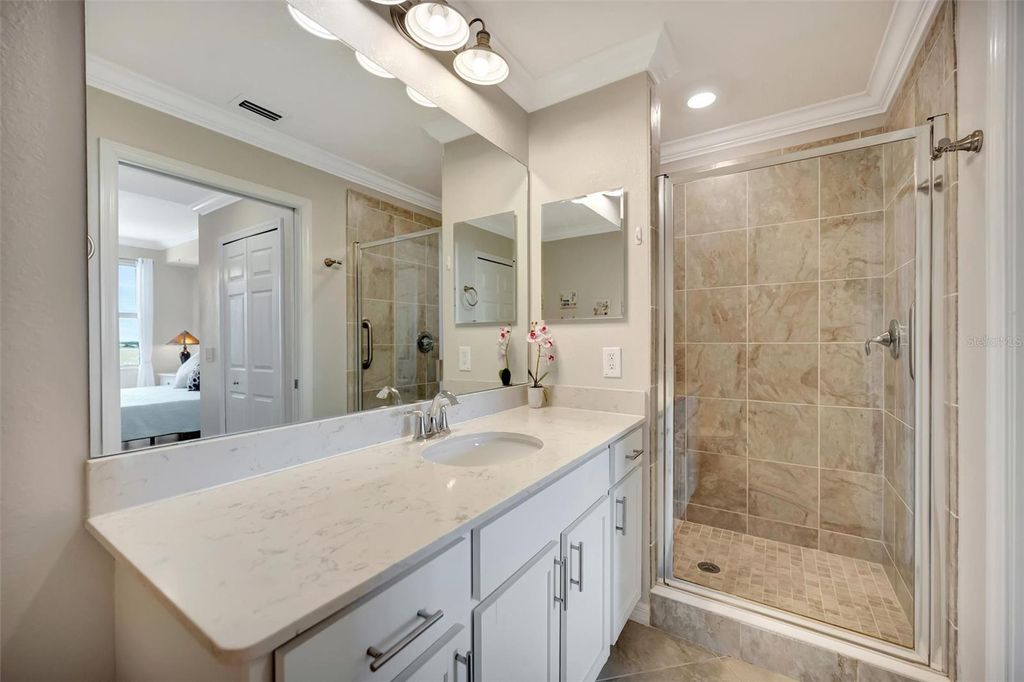 Image 38 of property listing at 1020 TIDEWATER SHORES LOOP 208, Bradenton, FL 34208