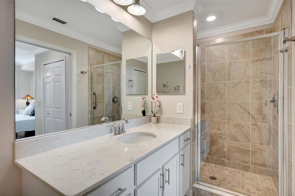 Image 39 of property listing at 1020 TIDEWATER SHORES LOOP 208, Bradenton, FL 34208