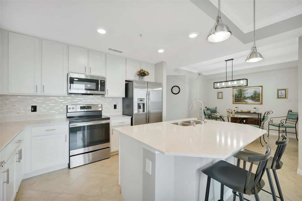 Image 5 of property listing at 1020 TIDEWATER SHORES LOOP 208, Bradenton, FL 34208