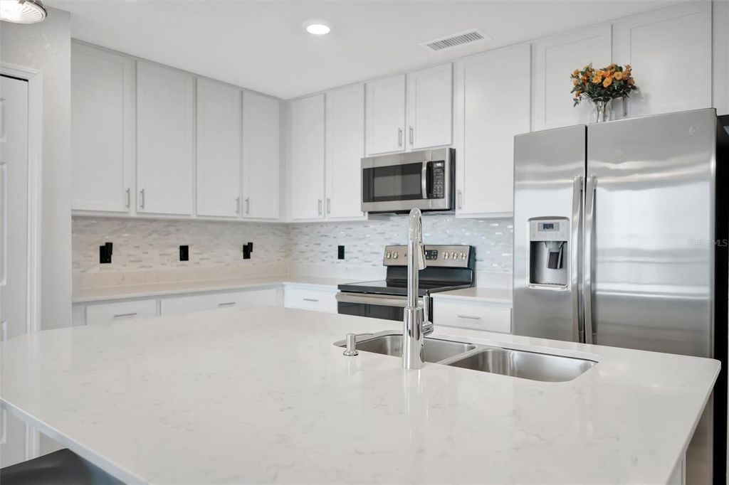 Image 6 of property listing at 1020 TIDEWATER SHORES LOOP 208, Bradenton, FL 34208