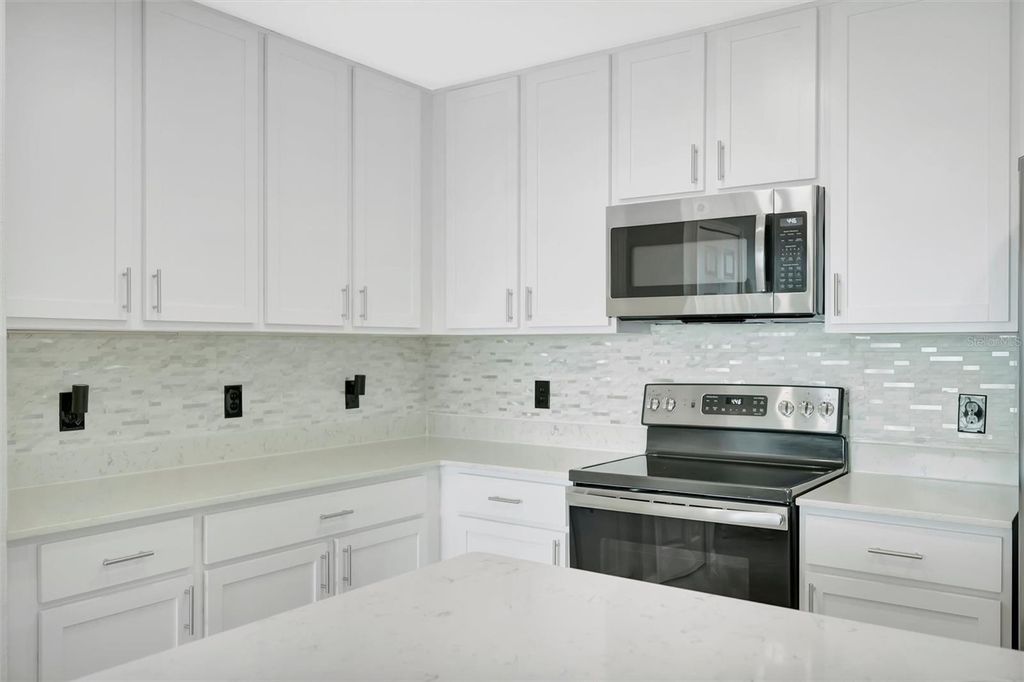 Image 7 of property listing at 1020 TIDEWATER SHORES LOOP 208, Bradenton, FL 34208