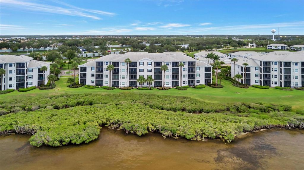 Image 61 of property listing at 1020 TIDEWATER SHORES LOOP 208, Bradenton, FL 34208