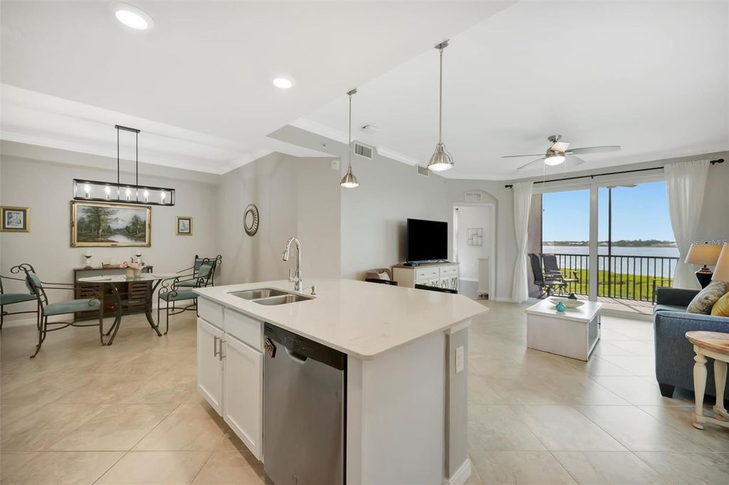 Image 9 of property listing at 1020 TIDEWATER SHORES LOOP 208, Bradenton, FL 34208