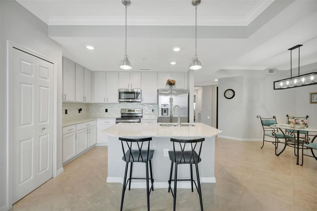 Image 10 of property listing at 1020 TIDEWATER SHORES LOOP 208, Bradenton, FL 34208