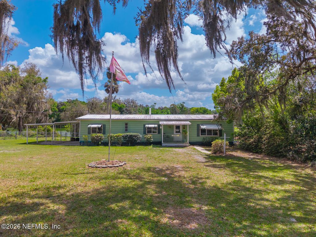 215 SARATOGA Drive, Satsuma, FL 32189