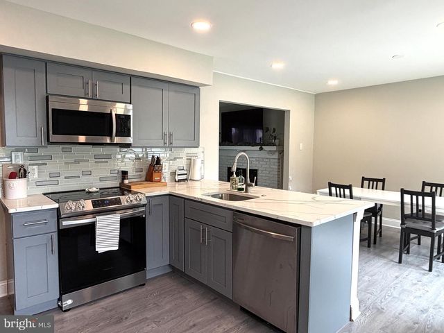 609 S QUEEN ANNE DR, Fairless Hills, PA 19030