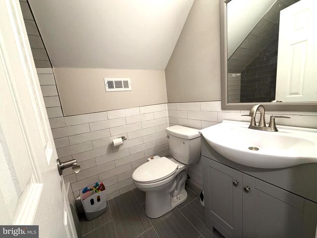 609 S QUEEN ANNE DR, Fairless Hills, PA 19030