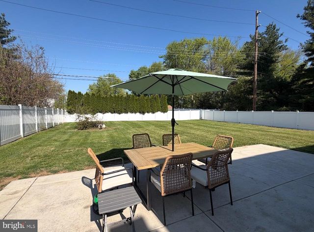 609 S QUEEN ANNE DR, Fairless Hills, PA 19030