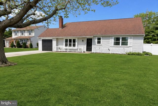 609 S QUEEN ANNE DR, Fairless Hills, PA 19030