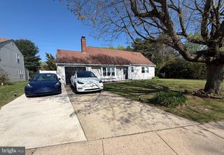 609 S QUEEN ANNE DR, Fairless Hills, PA 19030