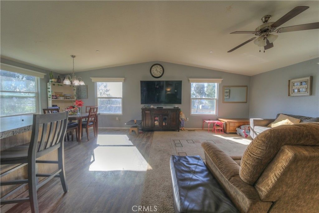 Image 6 of property listing at 32986 Grand Avenue, Winchester, CA 92596