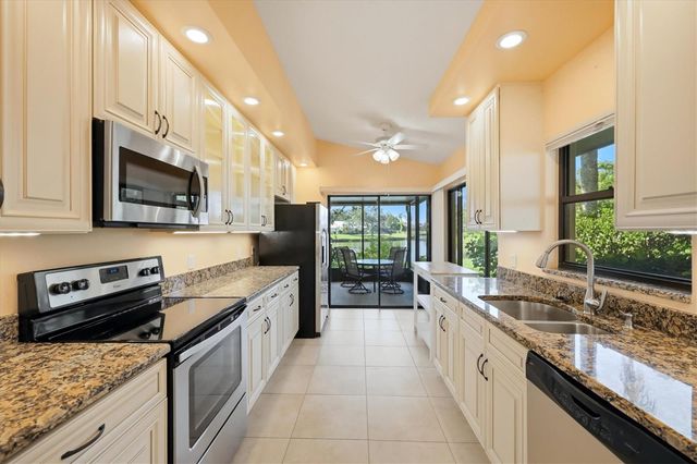 214 SOUTHAMPTON DRIVE 327, Venice, FL 34293