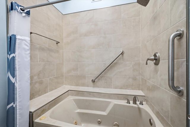 214 SOUTHAMPTON DRIVE 327, Venice, FL 34293