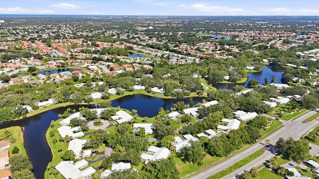 214 SOUTHAMPTON DRIVE 327, Venice, FL 34293