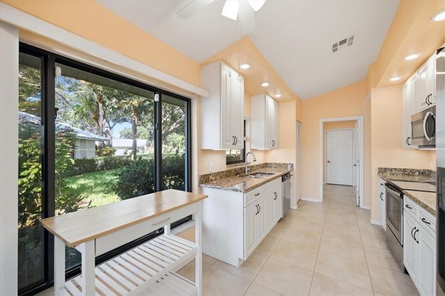 214 SOUTHAMPTON DRIVE 327, Venice, FL 34293
