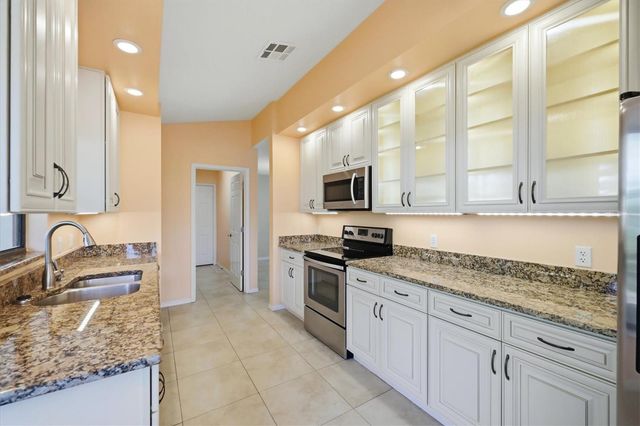 214 SOUTHAMPTON DRIVE 327, Venice, FL 34293