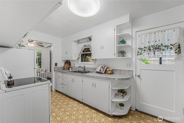 516 N 5th Avenue SW, Tumwater, WA 98512