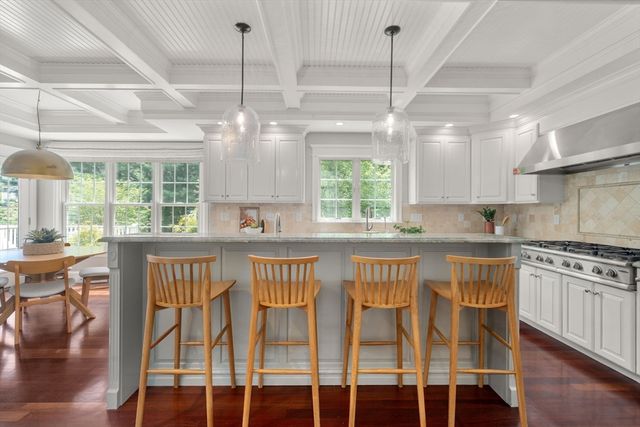 19 Dunedin Rd, Wellesley, MA 02481