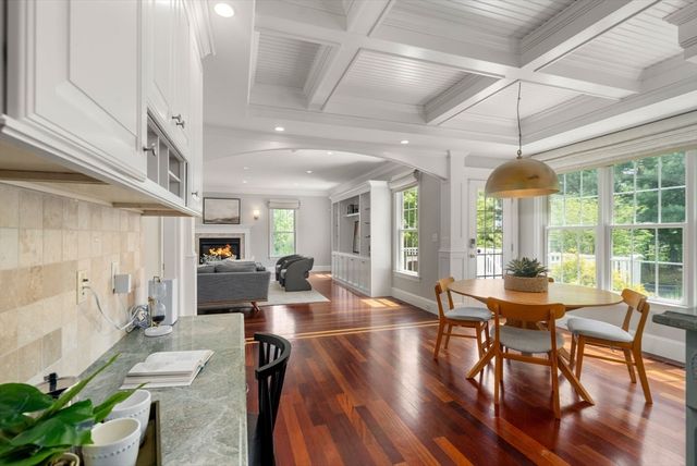 19 Dunedin Rd, Wellesley, MA 02481
