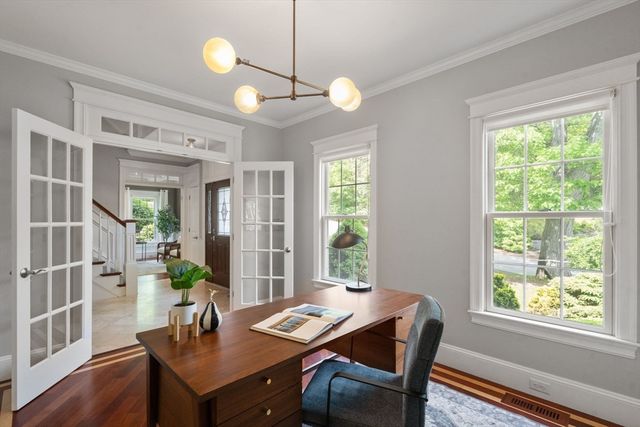 19 Dunedin Rd, Wellesley, MA 02481