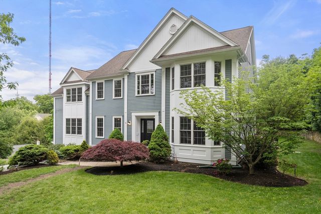19 Dunedin Rd, Wellesley, MA 02481