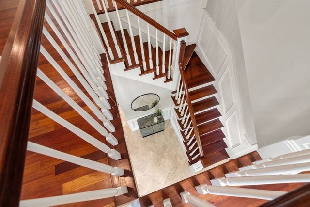 19 Dunedin Rd, Wellesley, MA 02481
