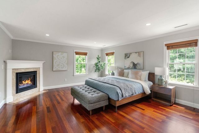 19 Dunedin Rd, Wellesley, MA 02481