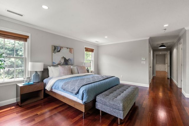 19 Dunedin Rd, Wellesley, MA 02481