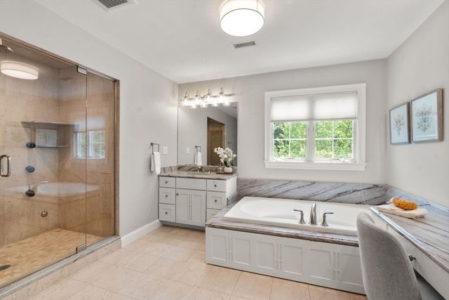 19 Dunedin Rd, Wellesley, MA 02481