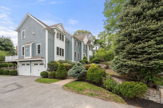 19 Dunedin Rd, Wellesley, MA 02481