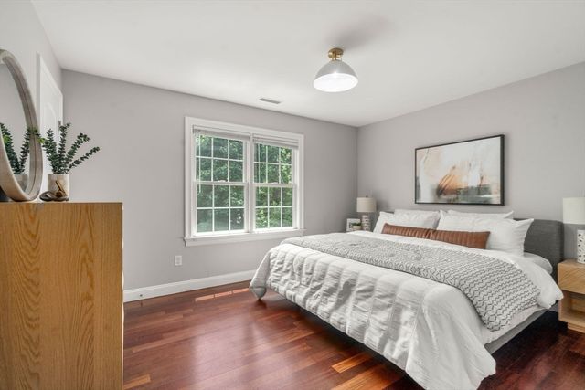 19 Dunedin Rd, Wellesley, MA 02481