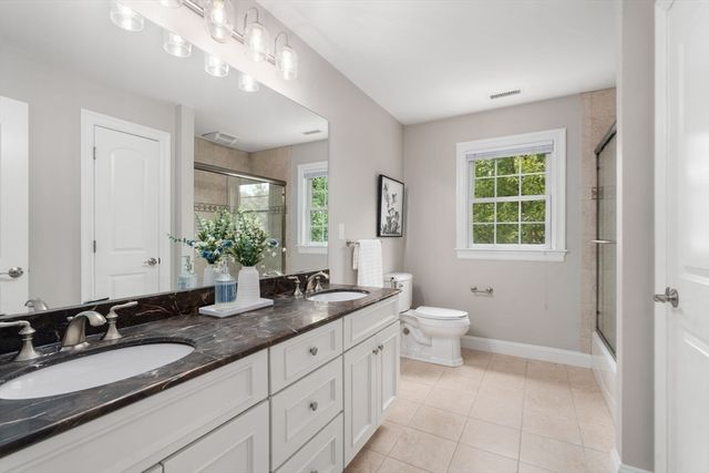 19 Dunedin Rd, Wellesley, MA 02481