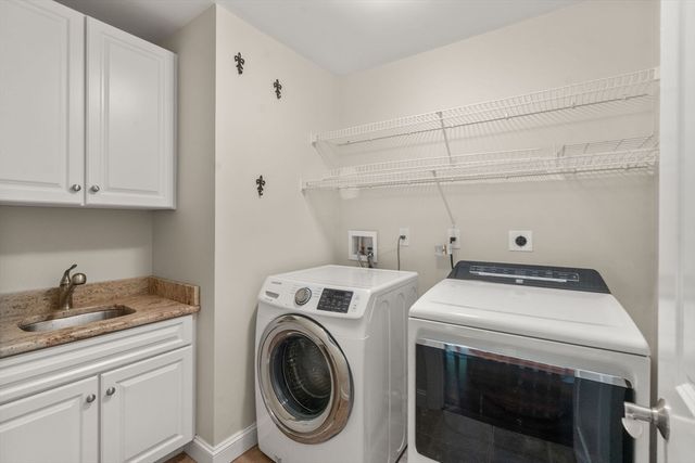 19 Dunedin Rd, Wellesley, MA 02481