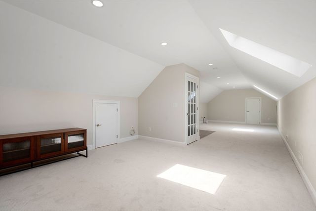 19 Dunedin Rd, Wellesley, MA 02481