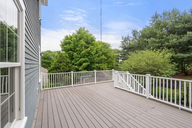 19 Dunedin Rd, Wellesley, MA 02481