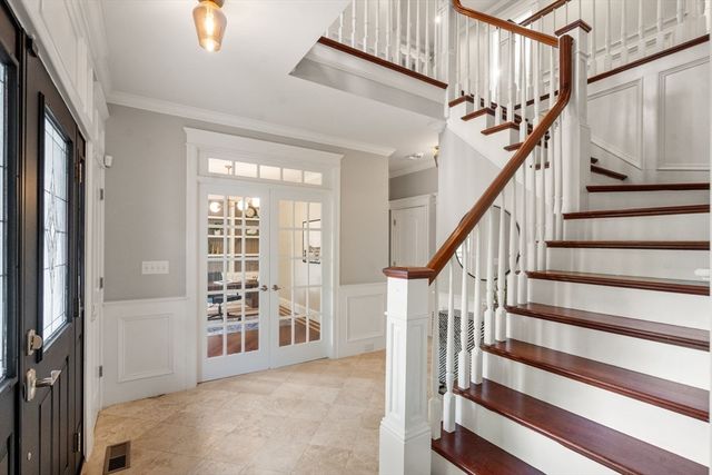 19 Dunedin Rd, Wellesley, MA 02481