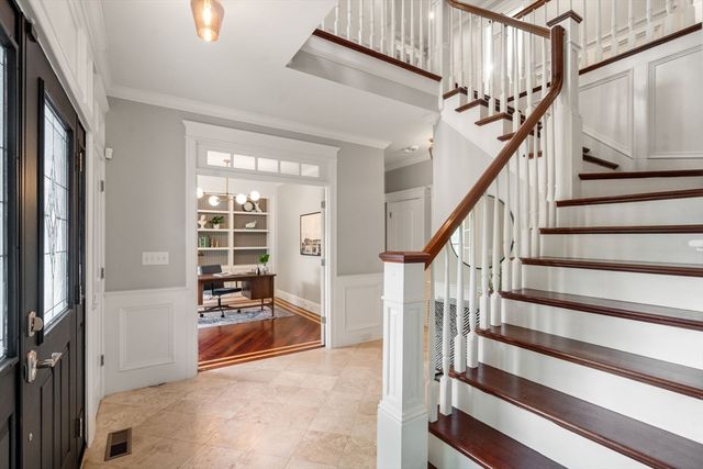 19 Dunedin Rd, Wellesley, MA 02481