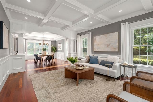 19 Dunedin Rd, Wellesley, MA 02481