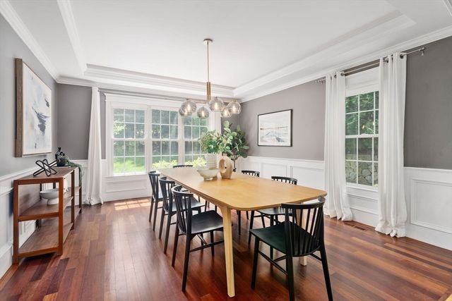 19 Dunedin Rd, Wellesley, MA 02481