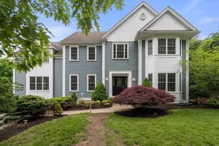 19 Dunedin Rd, Wellesley, MA 02481