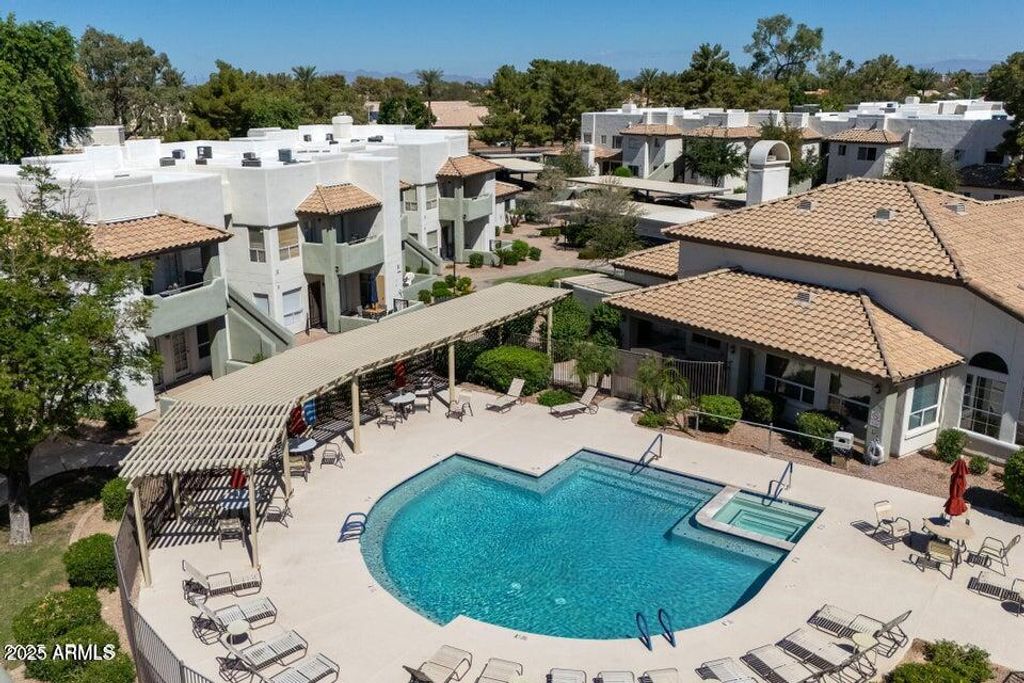 Image 2 of property listing at 1825 W RAY Road 2082, Chandler, AZ 85224