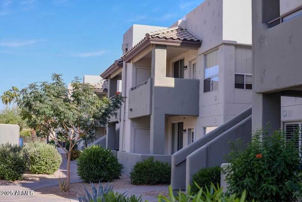 Image 3 of property listing at 1825 W RAY Road 2082, Chandler, AZ 85224