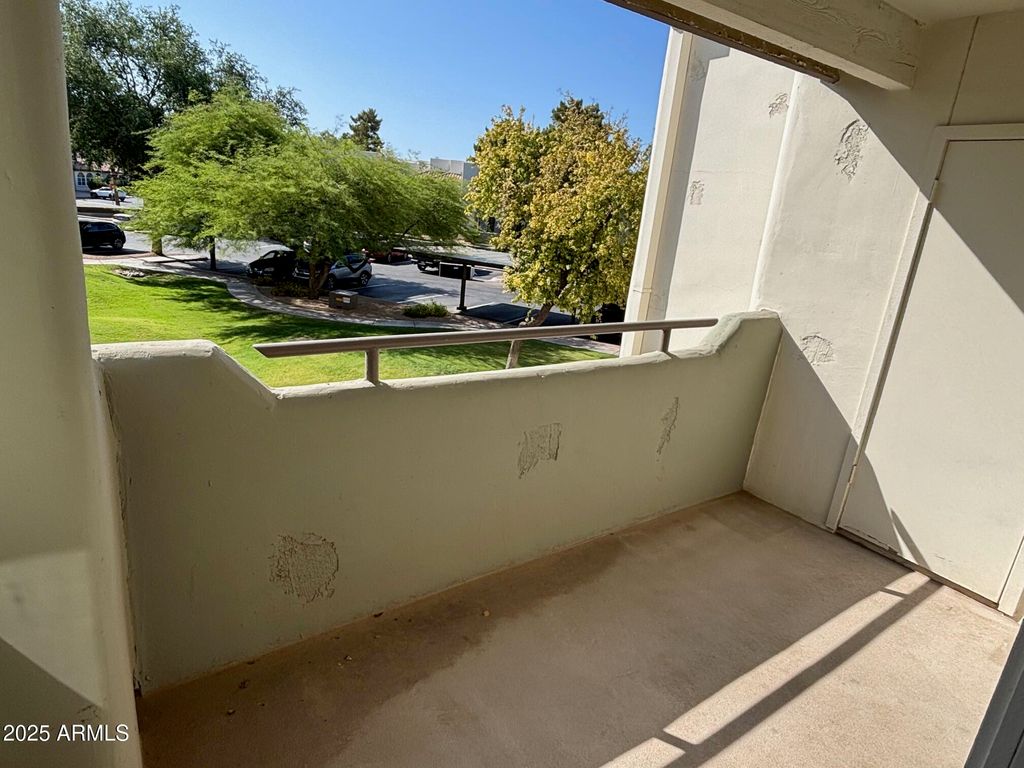 Image 5 of property listing at 1825 W RAY Road 2082, Chandler, AZ 85224