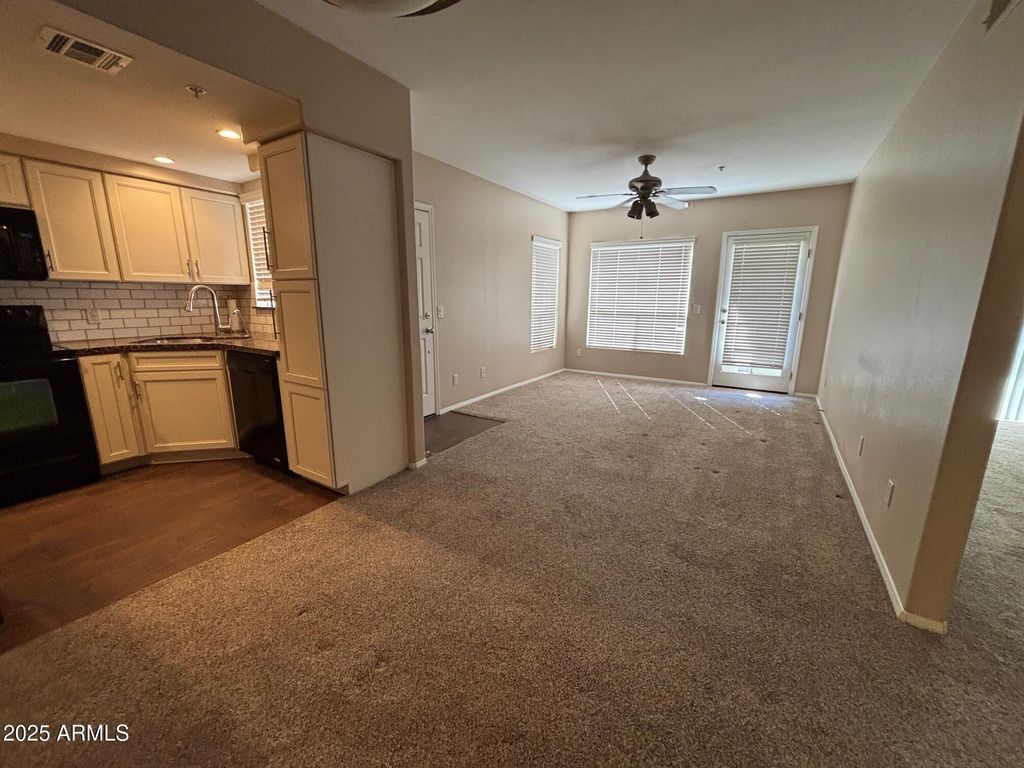 Image 6 of property listing at 1825 W RAY Road 2082, Chandler, AZ 85224