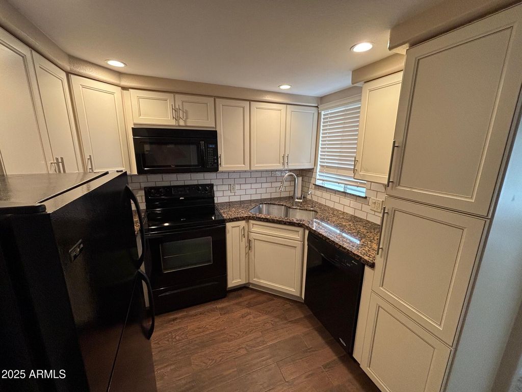 Image 8 of property listing at 1825 W RAY Road 2082, Chandler, AZ 85224