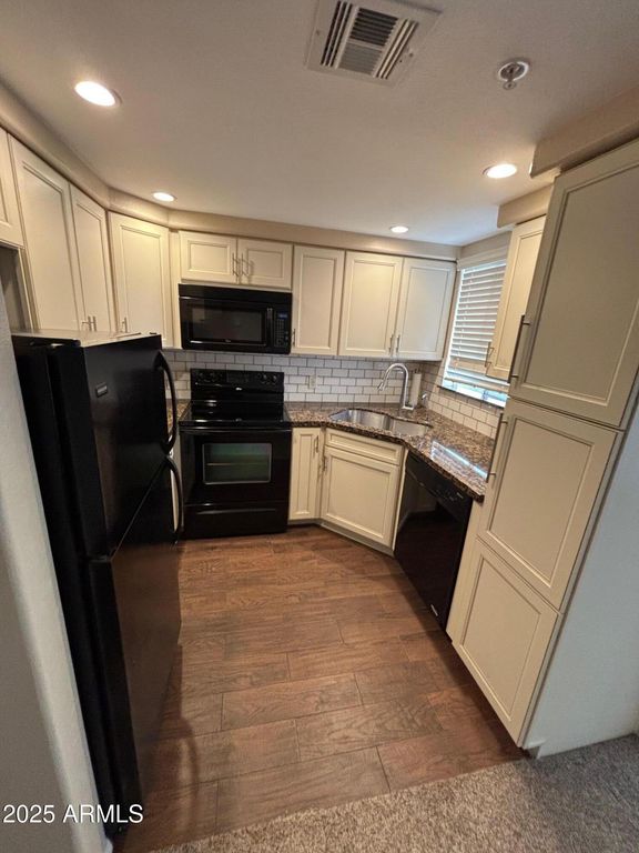 Image 9 of property listing at 1825 W RAY Road 2082, Chandler, AZ 85224